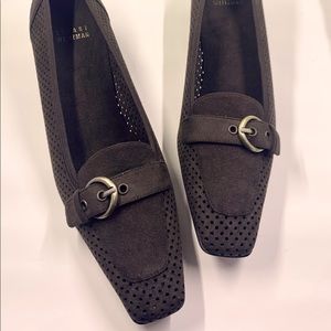 Stuart Weitzman 8.5N Brown Suede Short Heels. Perfect Condition
